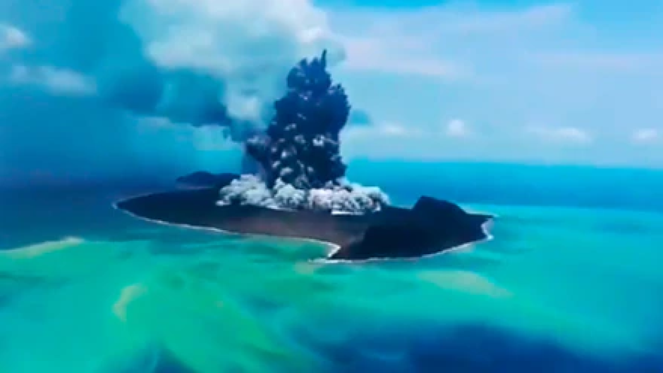 Tsunami en Nueva Zelanda deja incomunicado al archipiélago de Tonga