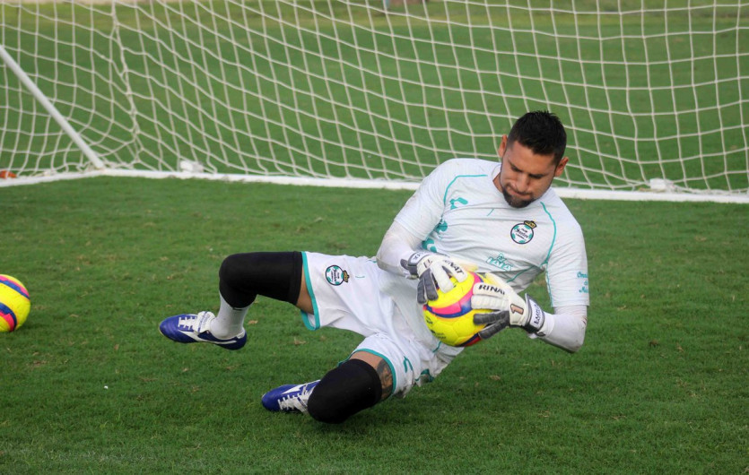 Jonathan Orozco, descartado para duelo Santos-Necaxa por lesión 