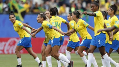 Policía dispara a futbolista en plena cancha en Brasil