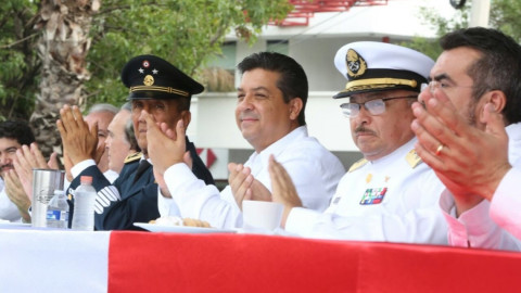 Encabeza gobernador desfile del inicio de la independencia de México
