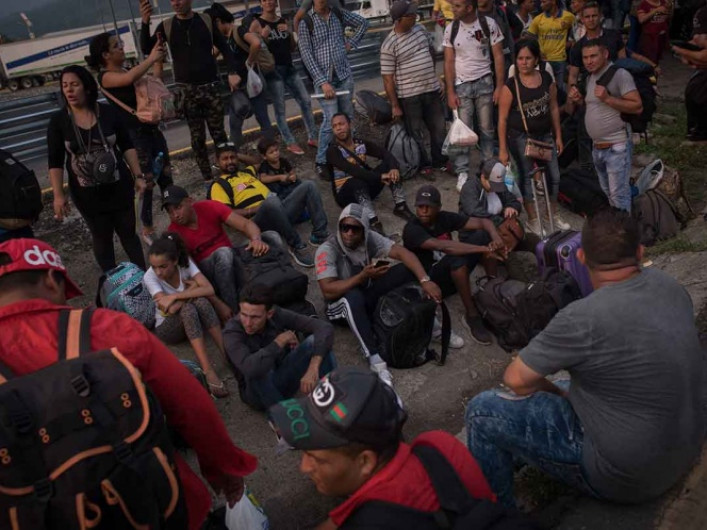 Caravana continua hacia el centro del país