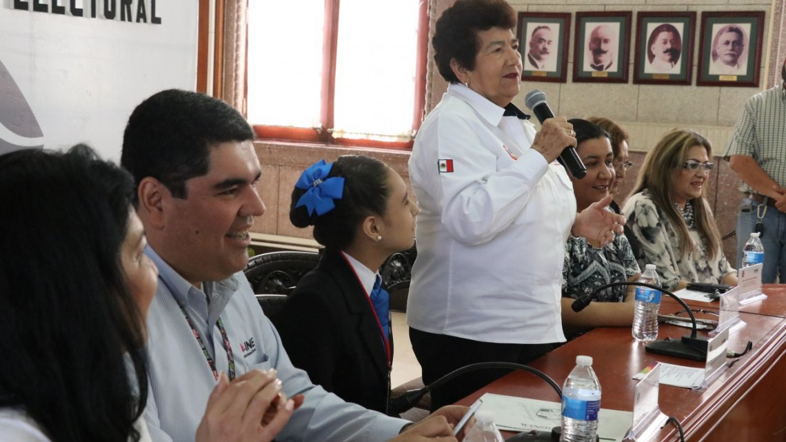 Alcaldesa presencia rendición de cuentas de la Legisladora Infantil del 08 Distrito Electoral de Tamaulipas