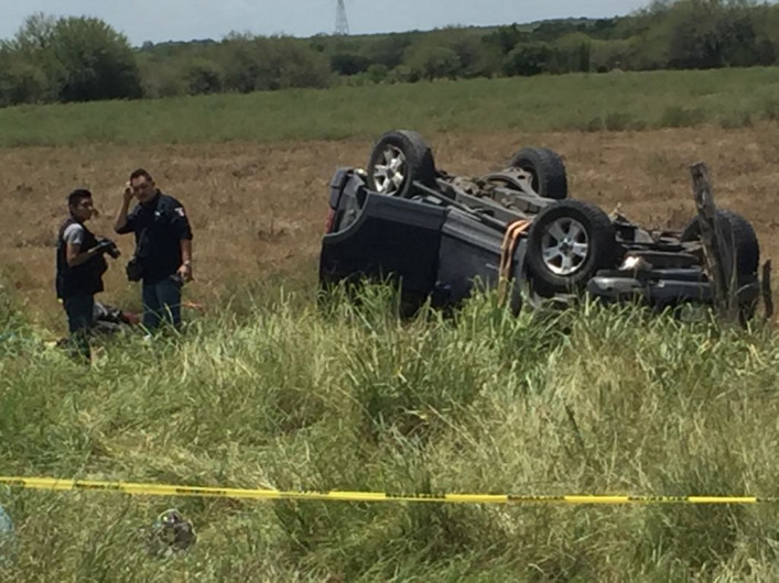 Familia se accidenta al concluir sus vacaciones, dos personas pierde la vida