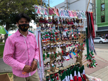Comienza la venta de artículos patrios en Nuevo Laredo 