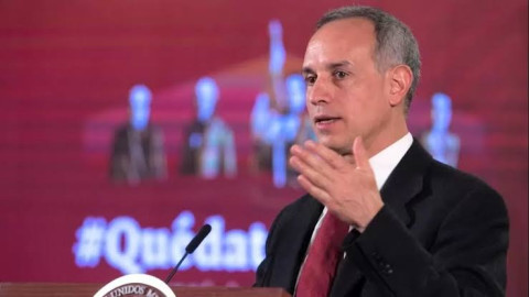 Vacuna Sputnik sólo se usará con autorización de Cofepris, afirma López-Gatell