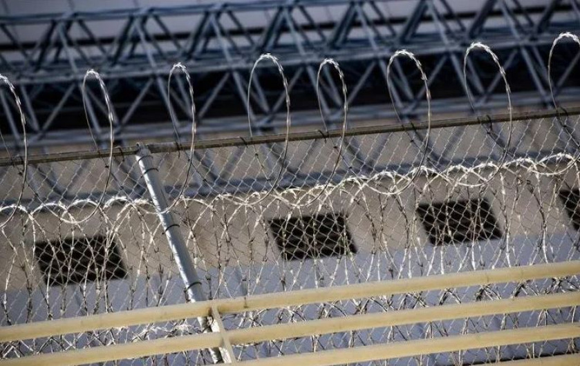 Suman más de mil migrantes con COVID-19 detenidos en EU