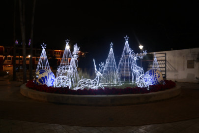 Decoración navideña transforma espacios públicos en Nuevo Laredo