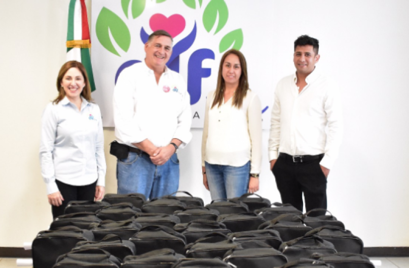 Entrega DIF Reynosa equipo de ajedrez 