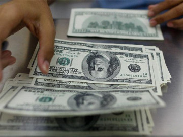Dólar cotiza a la venta en 19.37 pesos en el AICM