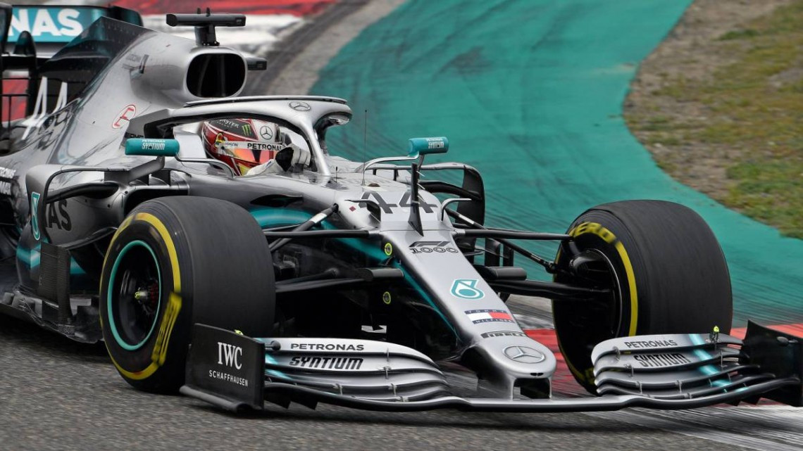 Lewis Hamilton se lleva el GP de China; Checo Pérez termina en octava posición