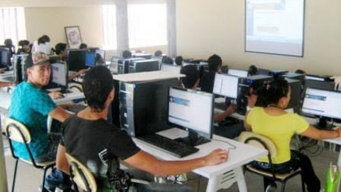 Gestionan recursos para instalar centro de cómputo gratuito