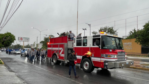 Desfilan para conmemorar 86 aniversario de la Expropiación Petrolera