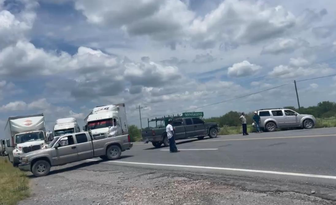 Campesinos vuelven a bloquear carretera Reynosa-Monterrey 
