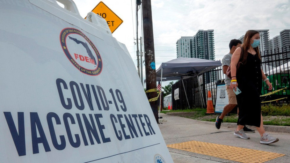 Ordena Biden vacunación obligatoria a empresas con más de 100 empleados 