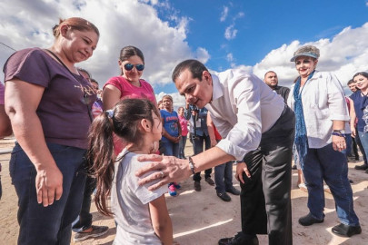 Alcalde supervisa trabajo de tres plazas recreativas