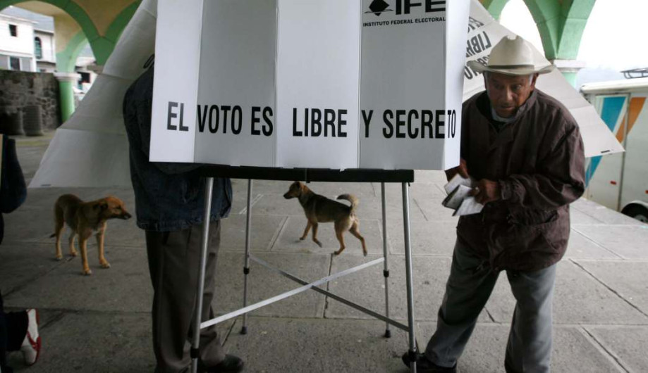 Poblanos acuden a votar para elegir gobernador