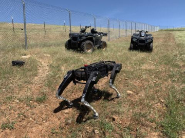 Perros robot llegan a la frontera como vigilante