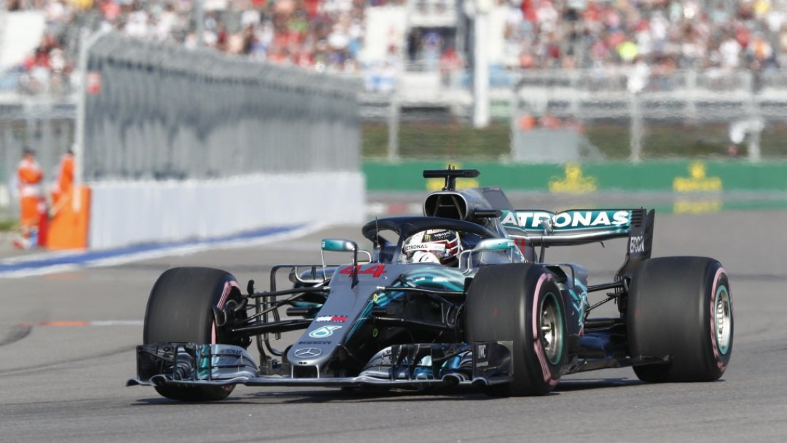 Lewis Hamilton se lleva el GP de Rusia, Checo Pérez termina en décima posición