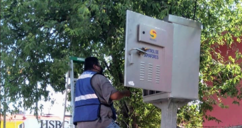 Sincronizan semáforos y previenen percances en Nuevo Laredo