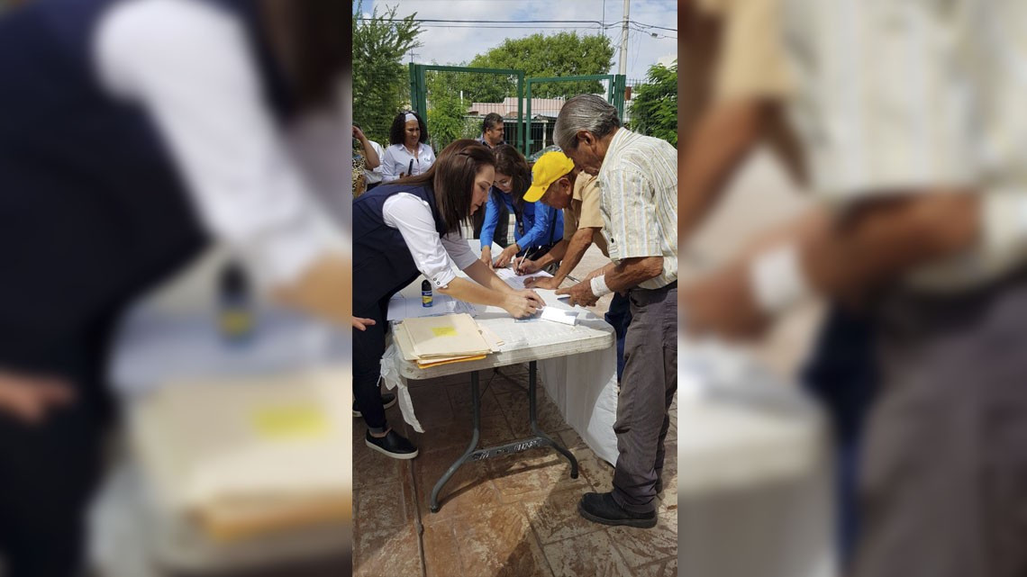 Entregan apoyos a adultos mayores en Reynosa 