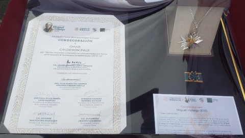 Condecoran con la más alta presea a 58 "héroes y heroínas del Siglo XXI"