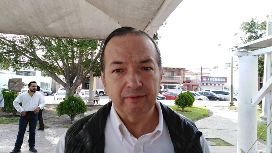 Por terminar pago de becas de titulación 