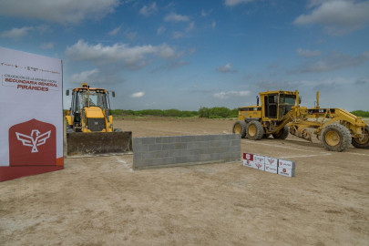 Colocan primera piedra de nueva secundaria general en Reynosa