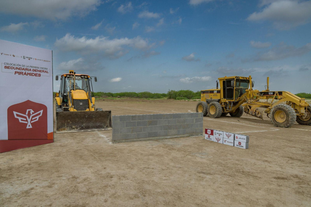 Colocan primera piedra de nueva secundaria general en Reynosa
