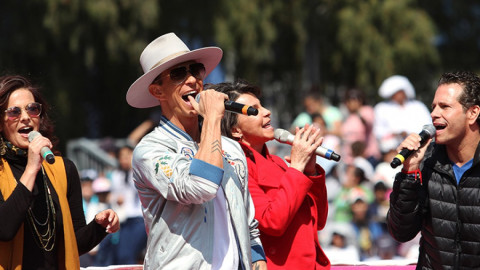 Timbiriche se presenta en desfile navideño de CDMX