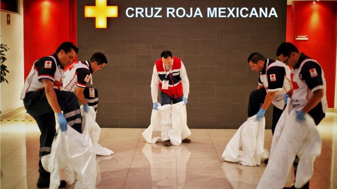 Aíslan a 3 paramédicos de la Cruz Roja tras dar positivo a Covid-19