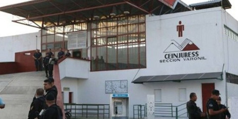 Vinculan a tres custodios por la fuga de dos reos en Jalisco