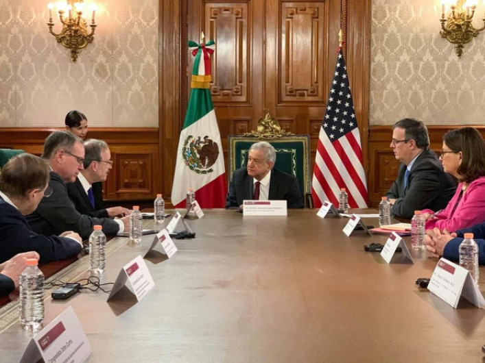 AMLO se reúne con autoridades de EU