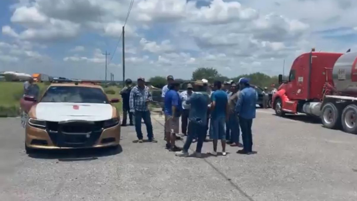 Campesinos vuelven a bloquear carretera Reynosa-Monterrey 