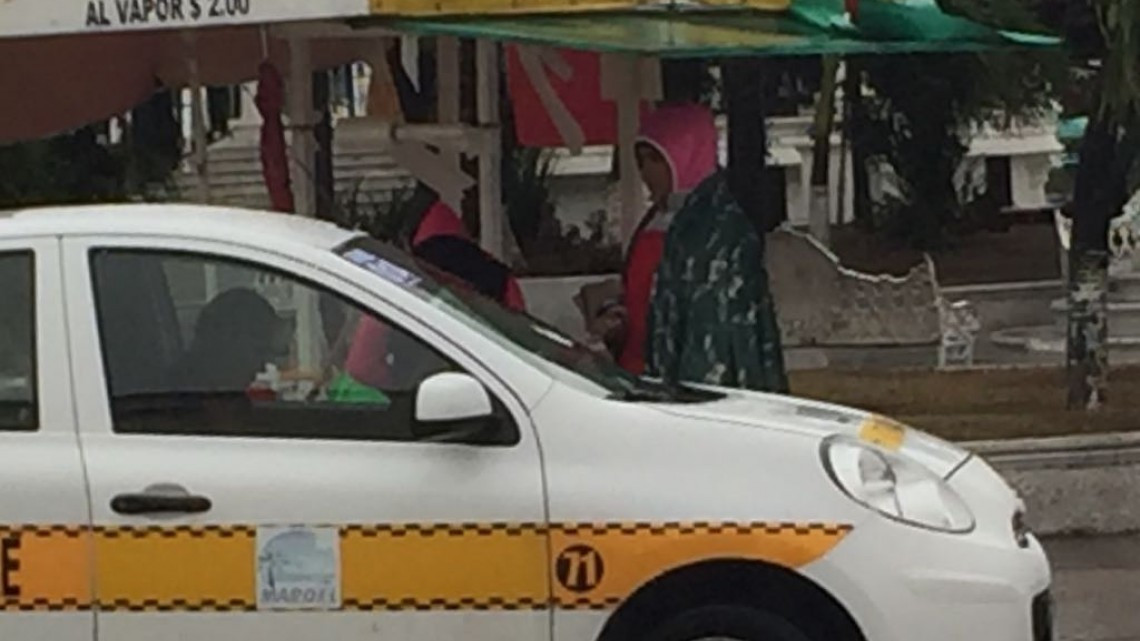 Salen a trabajar hasta con la cobija por bajas temperaturas