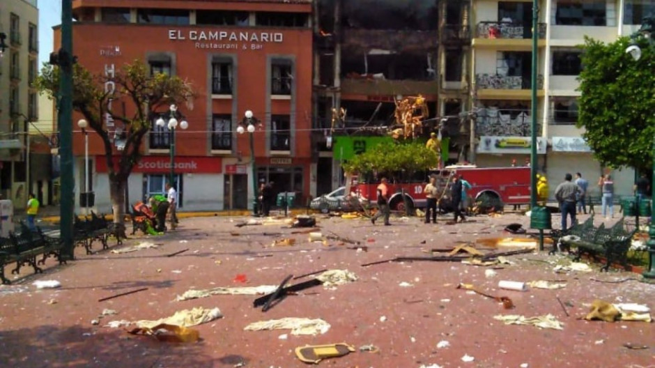 Dos muertos tras explosión de edificio en Jalisco