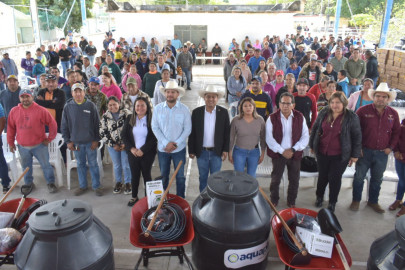Benefician a familias de Padilla con la entrega de huertos de traspatio
