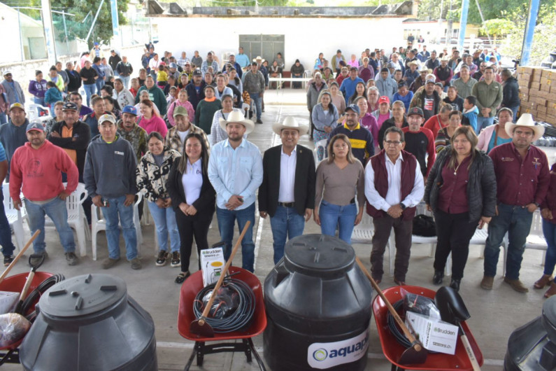 Benefician a familias de Padilla con la entrega de huertos de traspatio