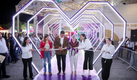 Inauguran Américo y María de Villarreal el stand del DIF Estatal en la Feria Tamaulipas 2024