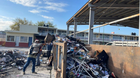 Queman aulas de primaria