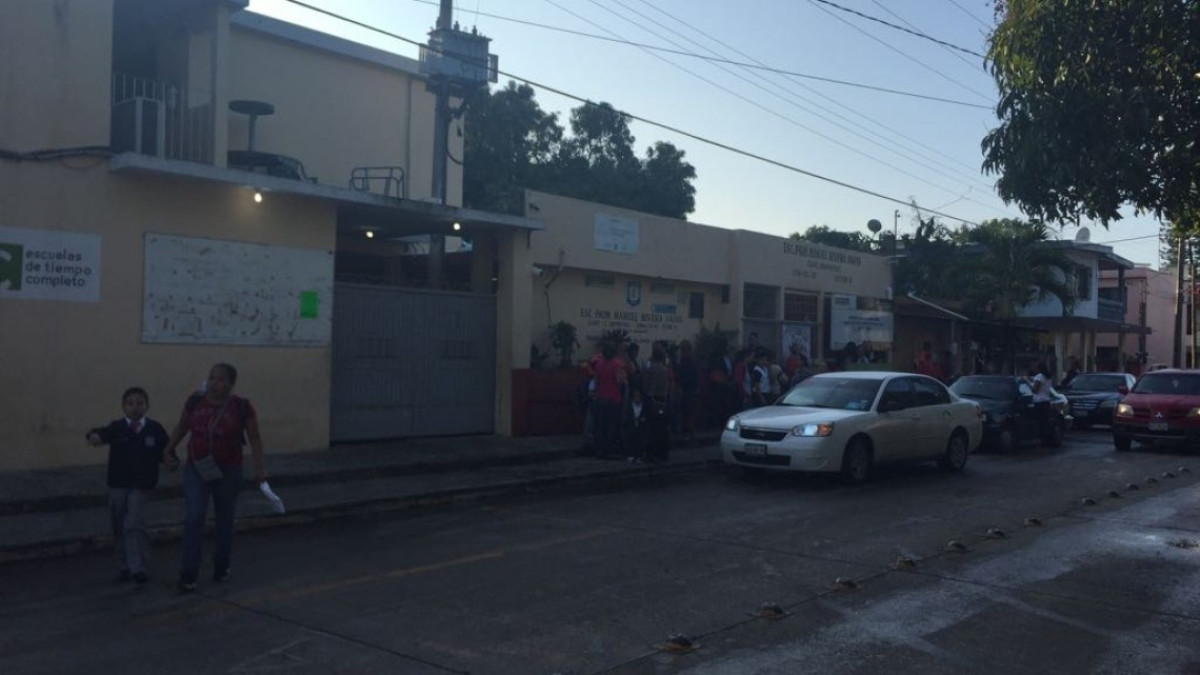 El mal estado del sistema eléctrico, obliga a escuela suspender clases