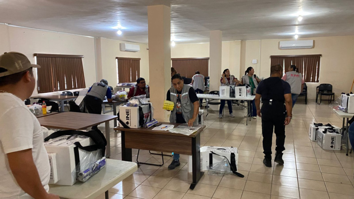 Inicia entrega de paquetes electorales a funcionarios