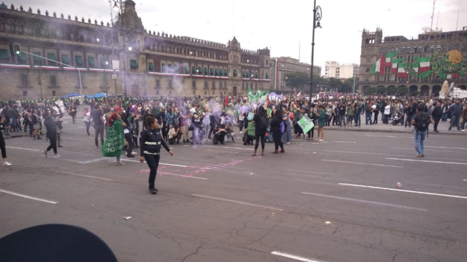Incidentes violentos deja la marcha pro aborto en la Ciudad de México