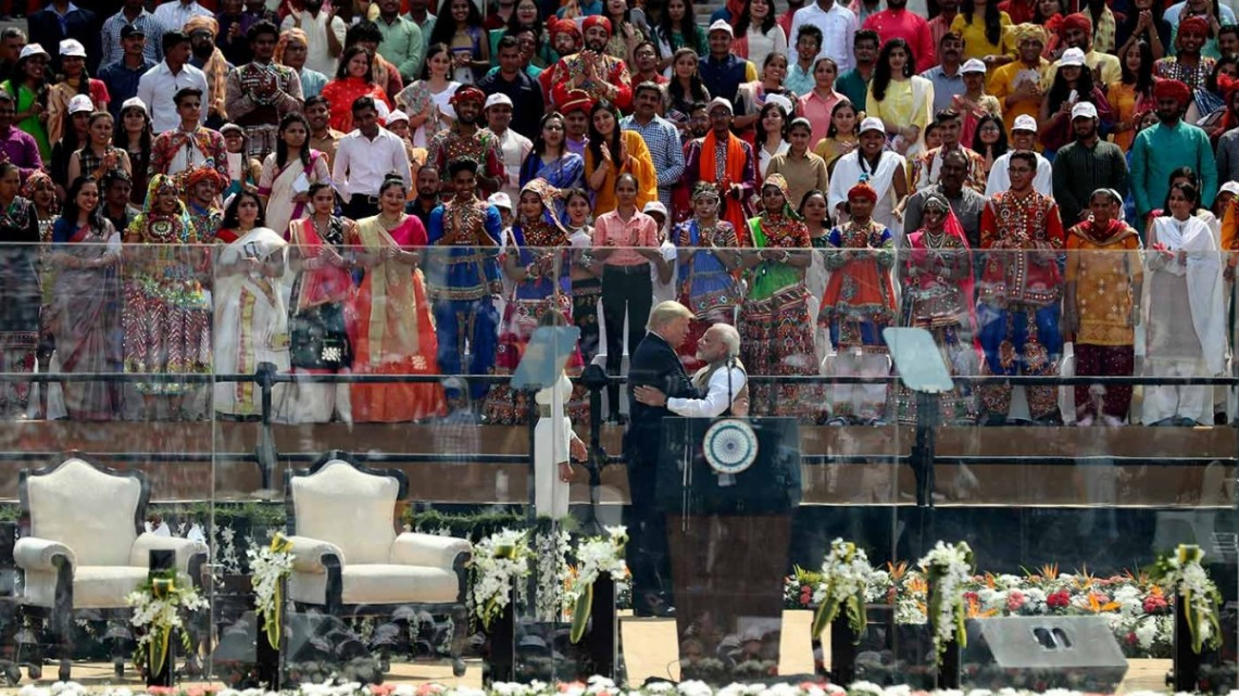 Ante 100 mil personas, Trump comienza visita oficial en India