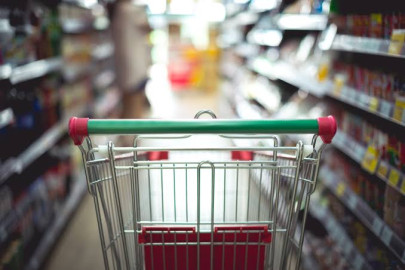Miedo a deportaciones e inflación impacta economía: Hispanos frenan consumo en EU
