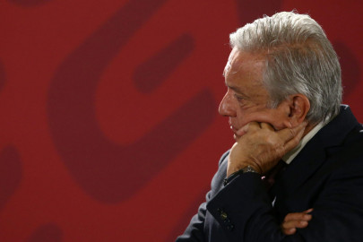 Interponen amparo contra memorándum de AMLO