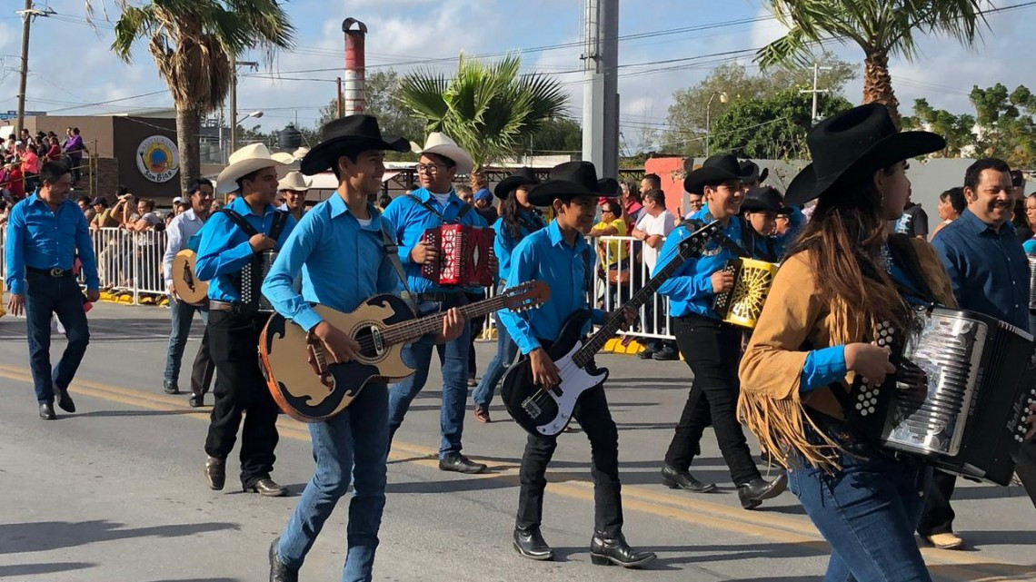 Celebran tradicional desfile de la Revolución Mexicana