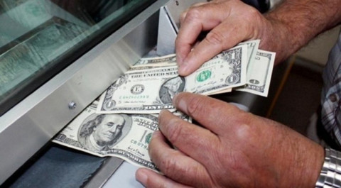 Dólar se vende en 19.70 pesos en el AICM 