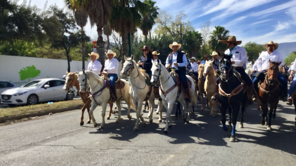 Llevan a cabo “Cabalgata de la Amistad”