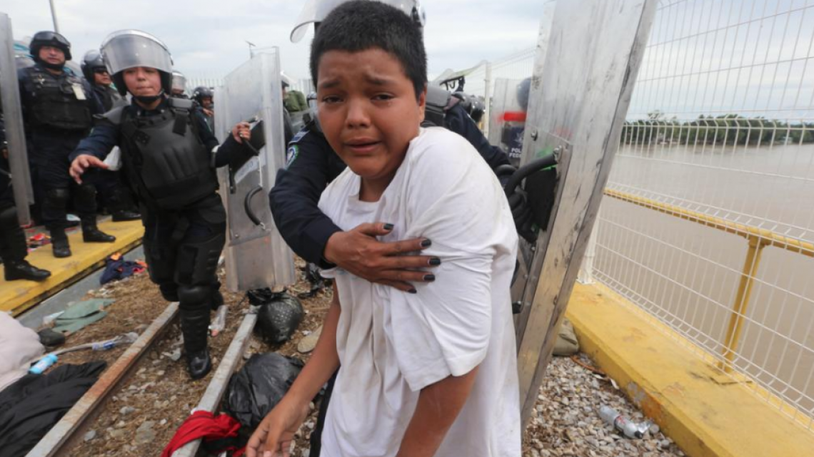 Contienen ingreso de caravana migrante en México