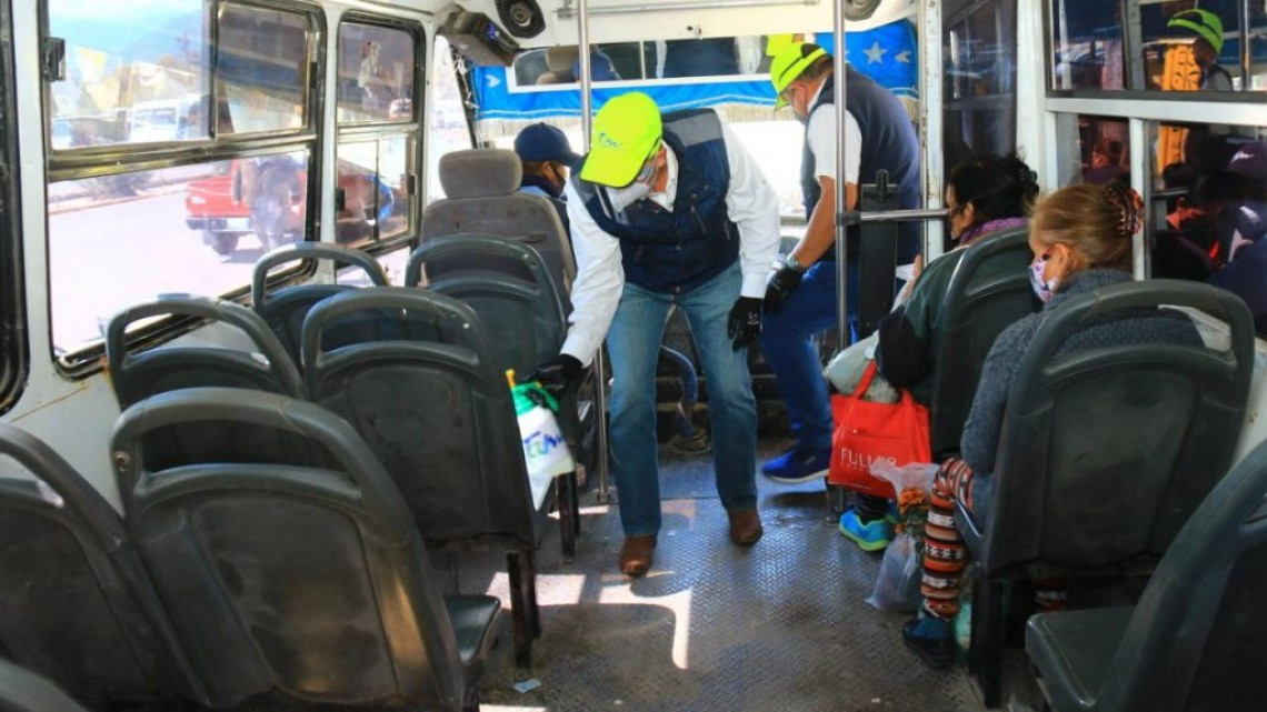 Realizan jornada para desinfectar del transporte en Victoria